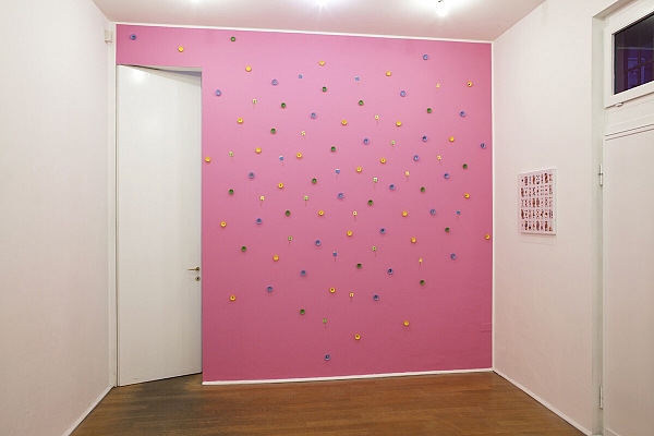 Angelo Formica, Parete rosa, mixed media on wall, 2013, Galleria Toselli